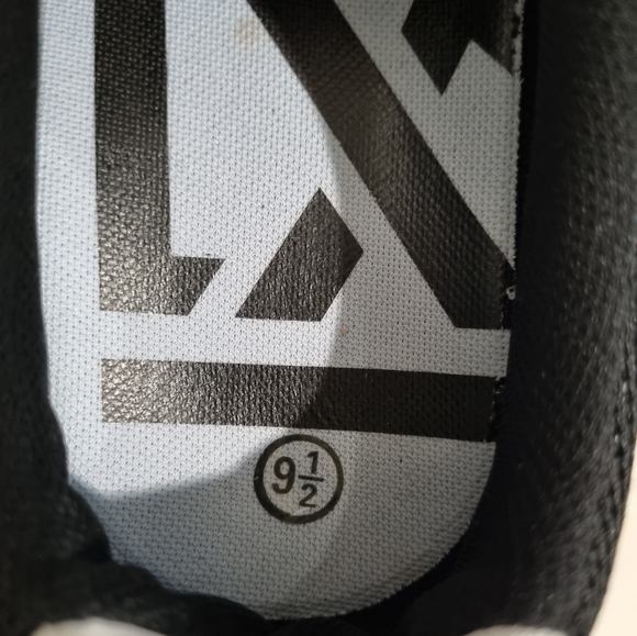 VANS Black and White Sneakers, NWT, Size 9.5 - Picture 7 of 11